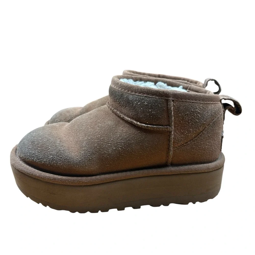 UGG Kids' Classic Ultra Mini Platform Suede Shearling Ankle Bootie Size 13